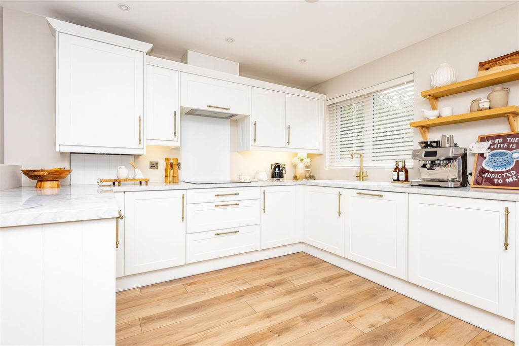 Property photo 3 of 16 Kitchen