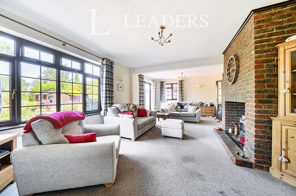 Property photo 2 of 30 7De5F2Bb-Ccaa-46B...