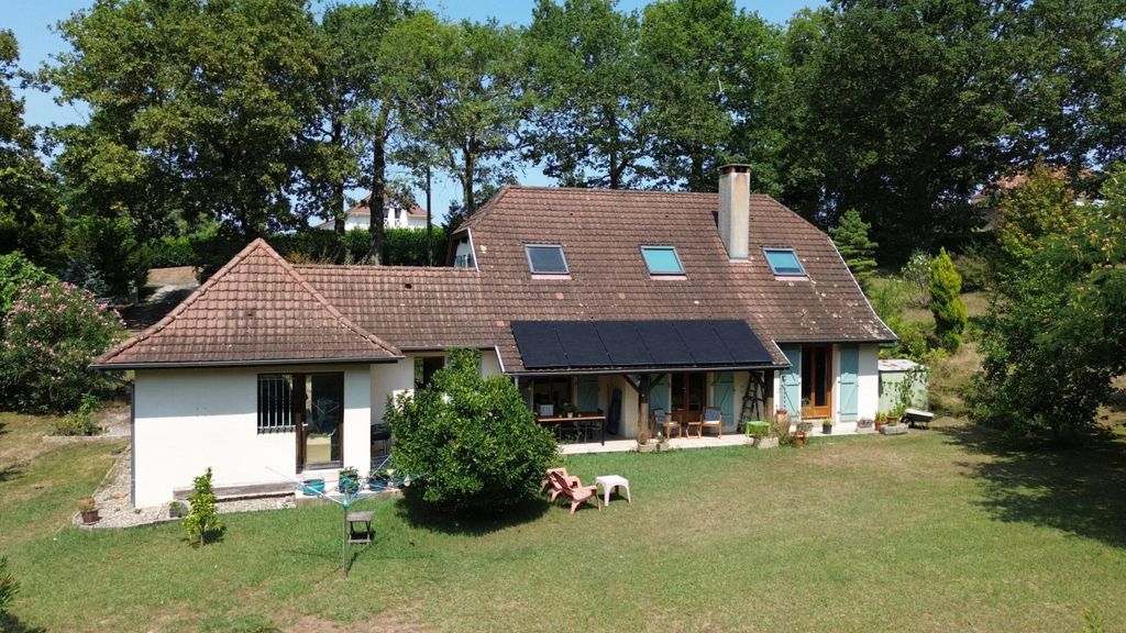 Property photo 1 of 10 Main Exterior View