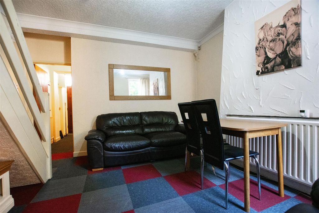 Property photo 1 of 11 Approach