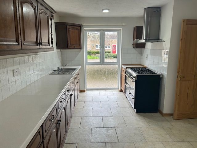 Property photo 3 of 8 Kitchen