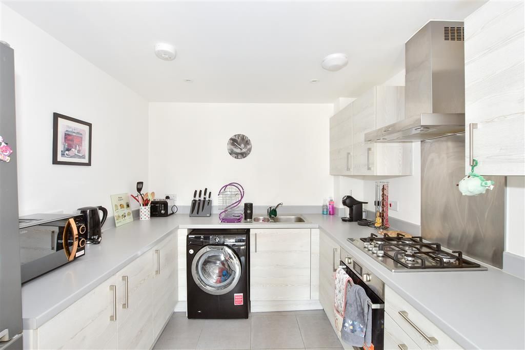 Property photo 2 of 7 Kitchen