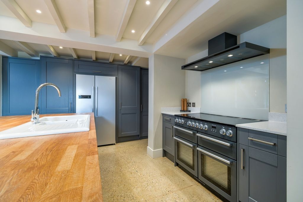 Property photo 3 of 33