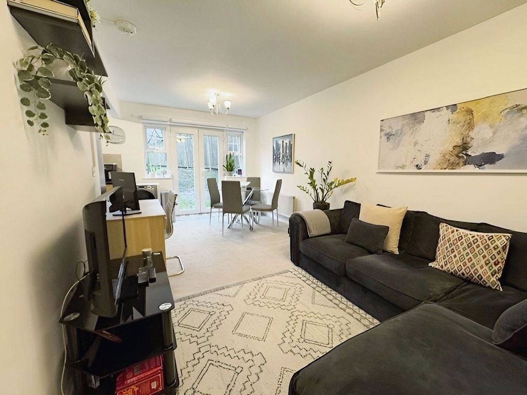 Property photo 1 of 8 Living Room