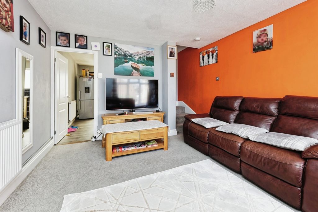 Property photo 3 of 18 Pbox-Img.Jpg