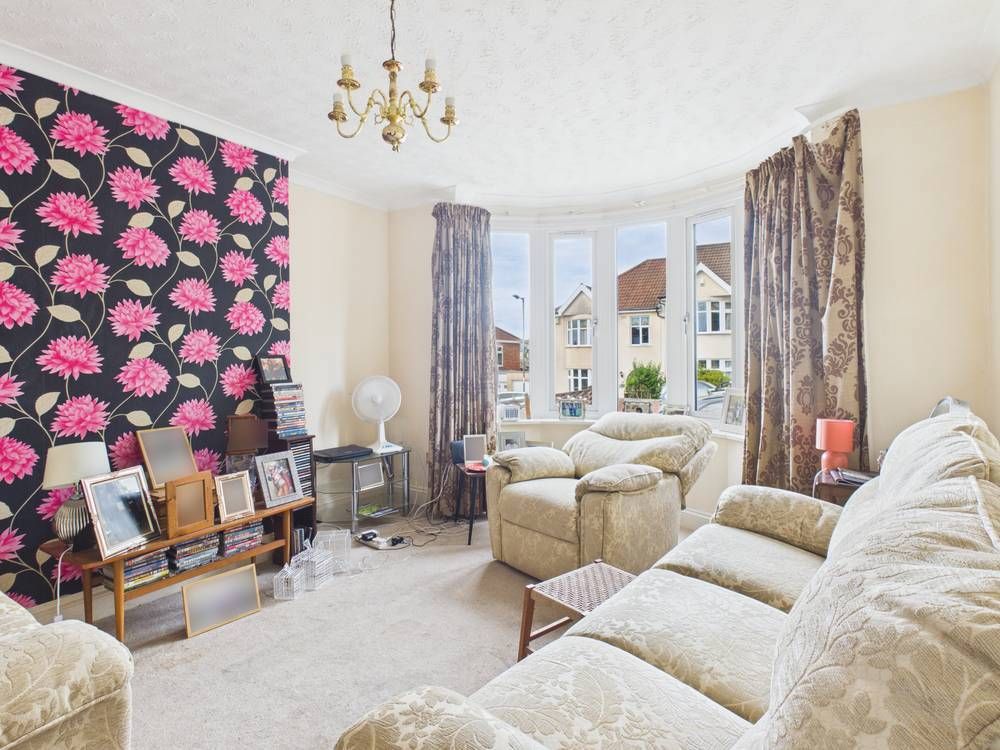 Property photo 2 of 12 Giraffe360-Still002