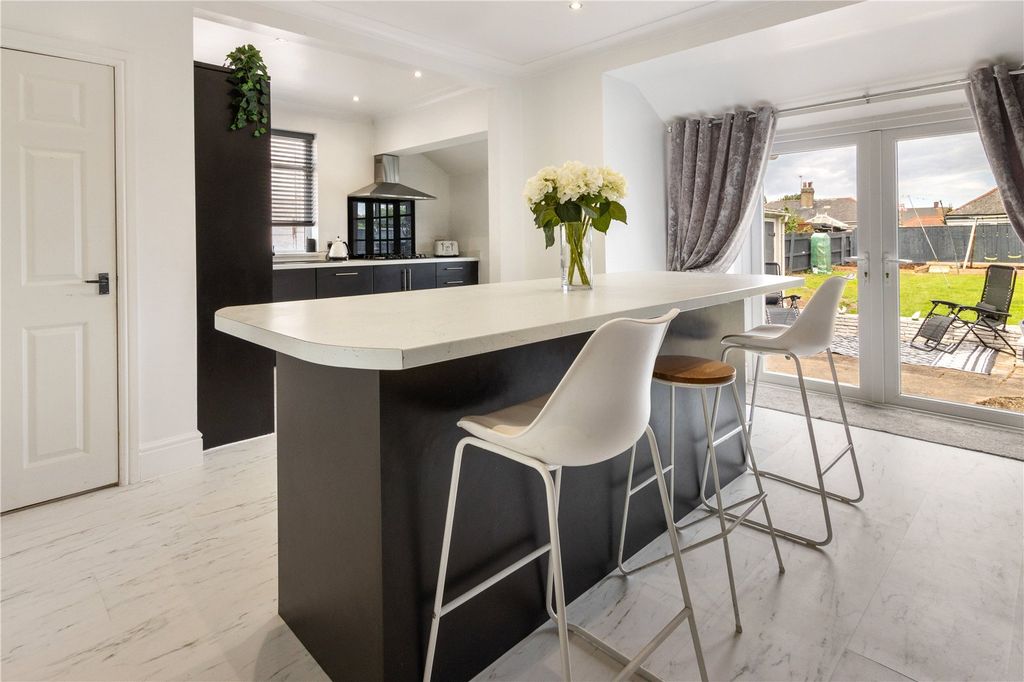 Property photo 2 of 21 Living Kitchen