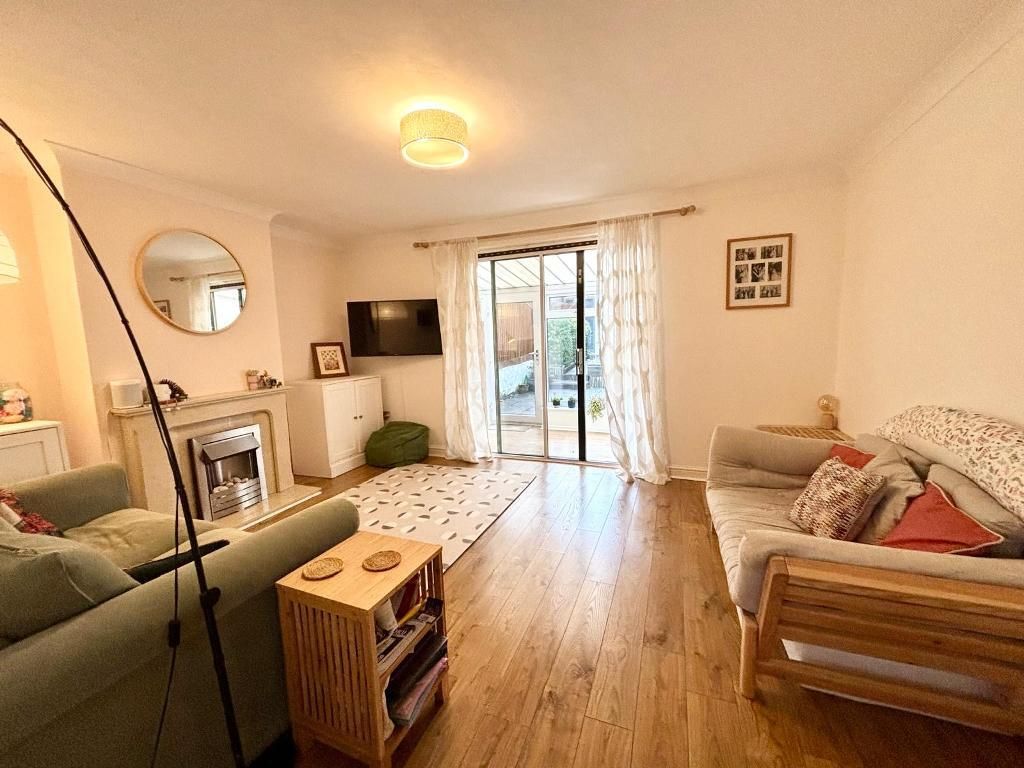 Property photo 3 of 15 Lounge