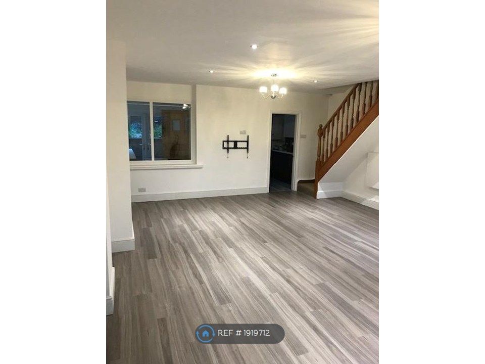 Property photo 1 of 12 Through Lounge, New Laminate