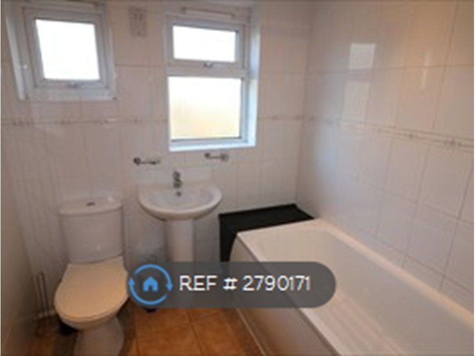 Property photo 3 of 8 Bathroom