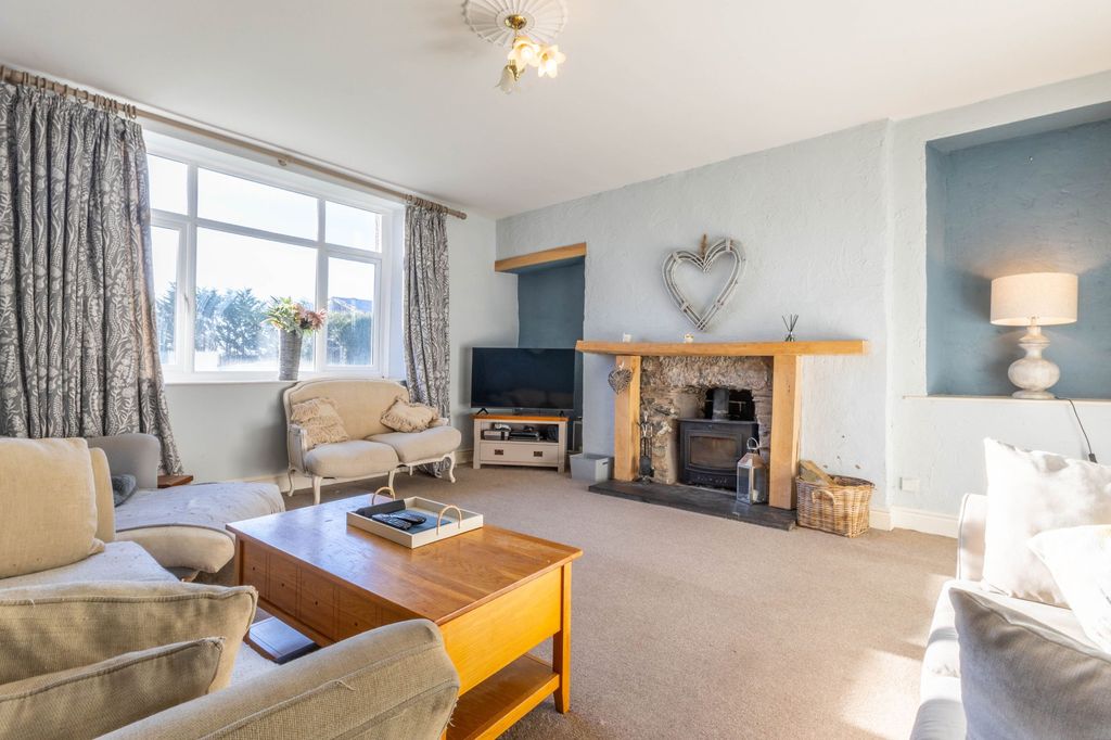 Property photo 2 of 34