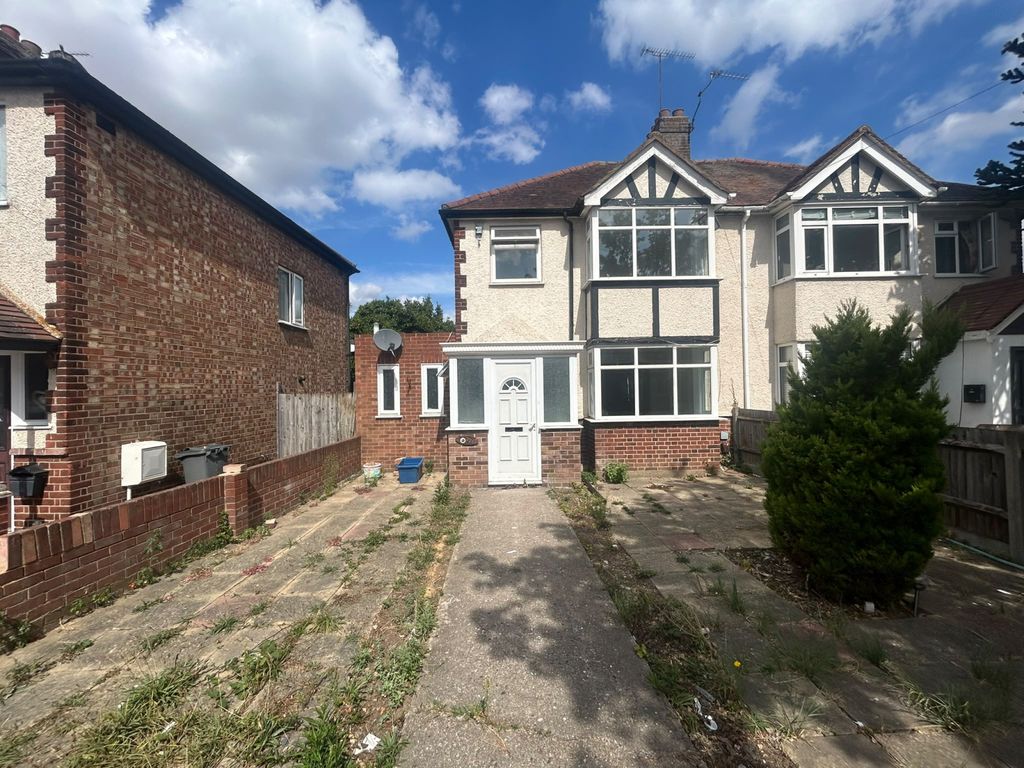 Property photo 1 of 12 4 Bed Semi-Detached House To Rent Bedfont Lane, Feltham Tw14