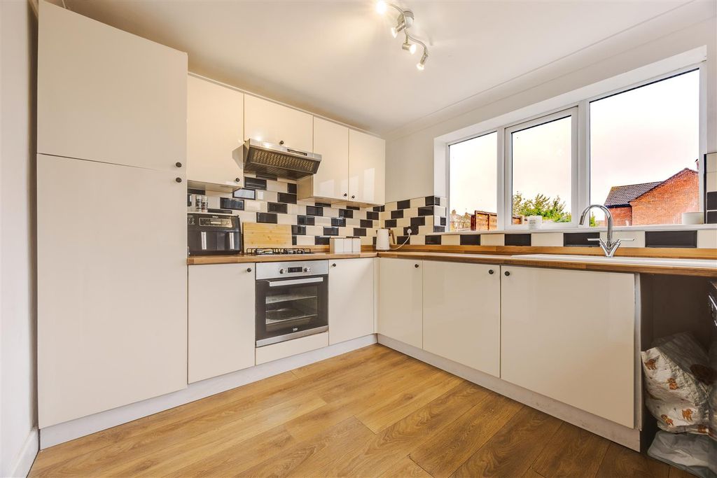 Property photo 2 of 17 Kitchen