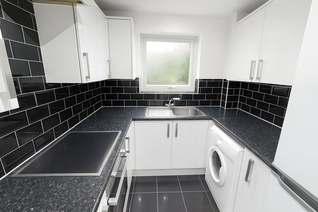 Property photo 3 of 6 Kitchen