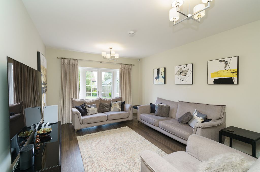 Property photo 2 of 33