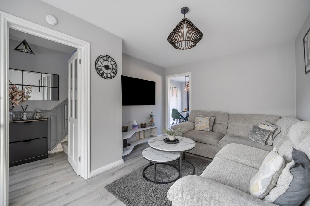 Property photo 3 of 21 1421828-9-69A71De...