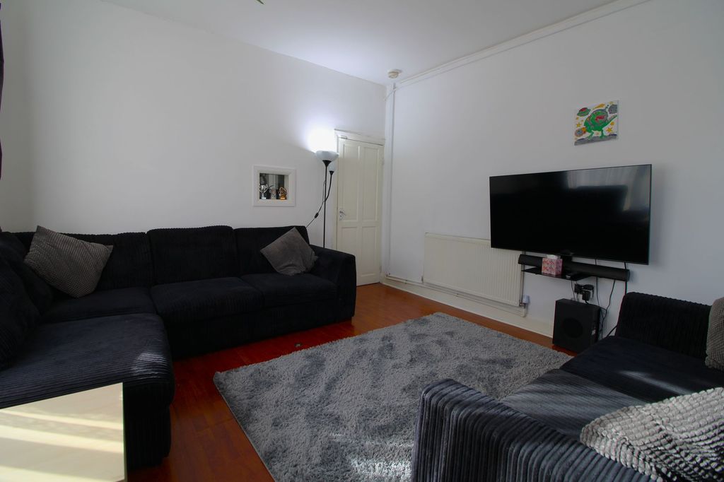 Property photo 3 of 11