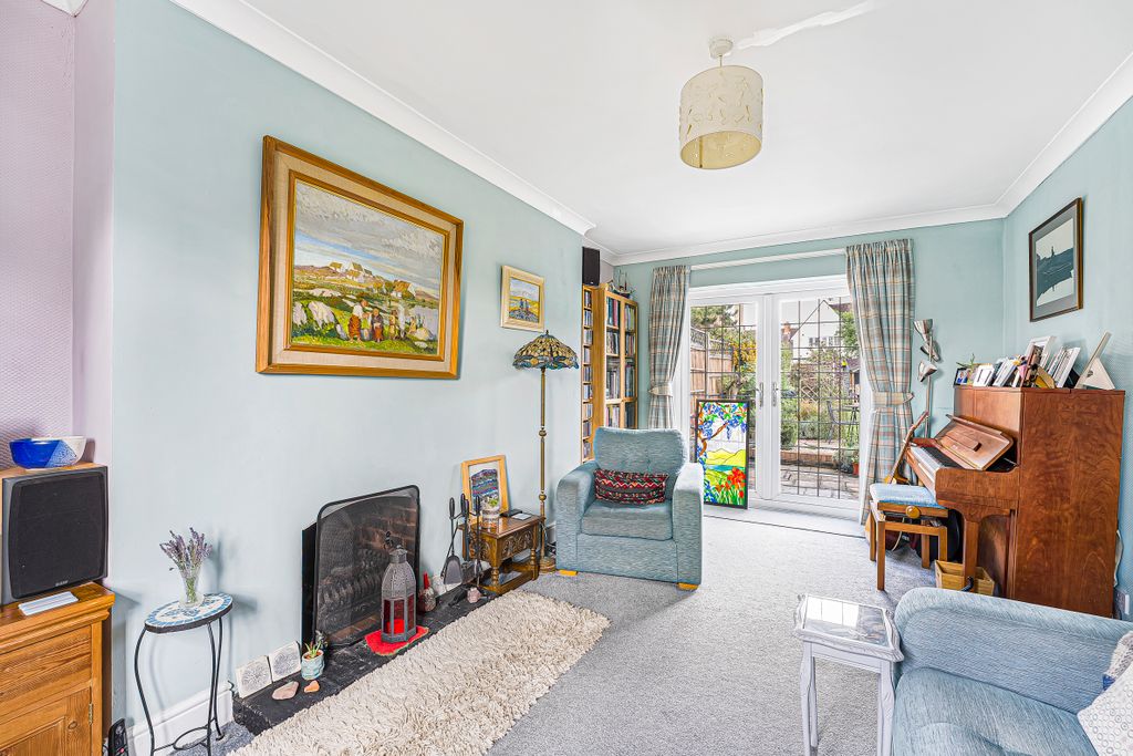 Property photo 3 of 35 Lounge