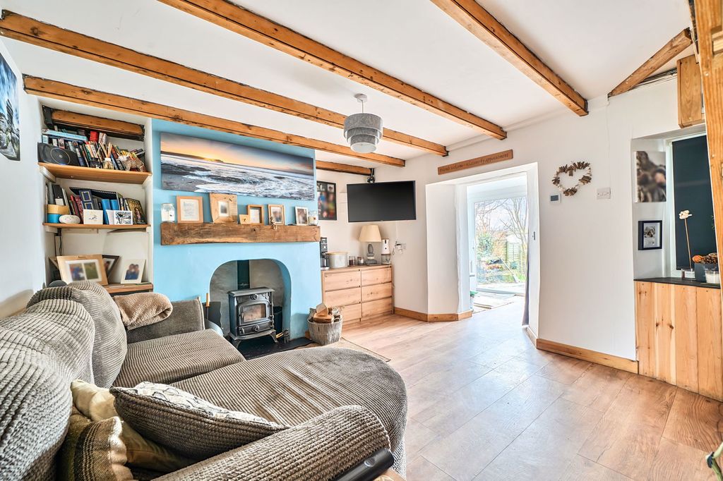 Property photo 2 of 11