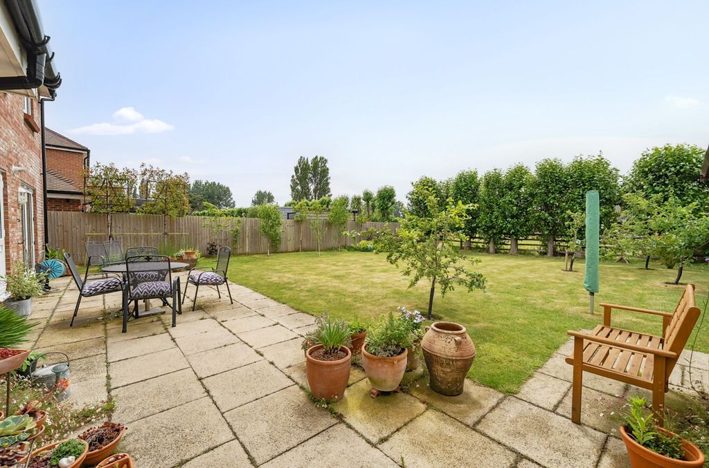 Property photo 2 of 24