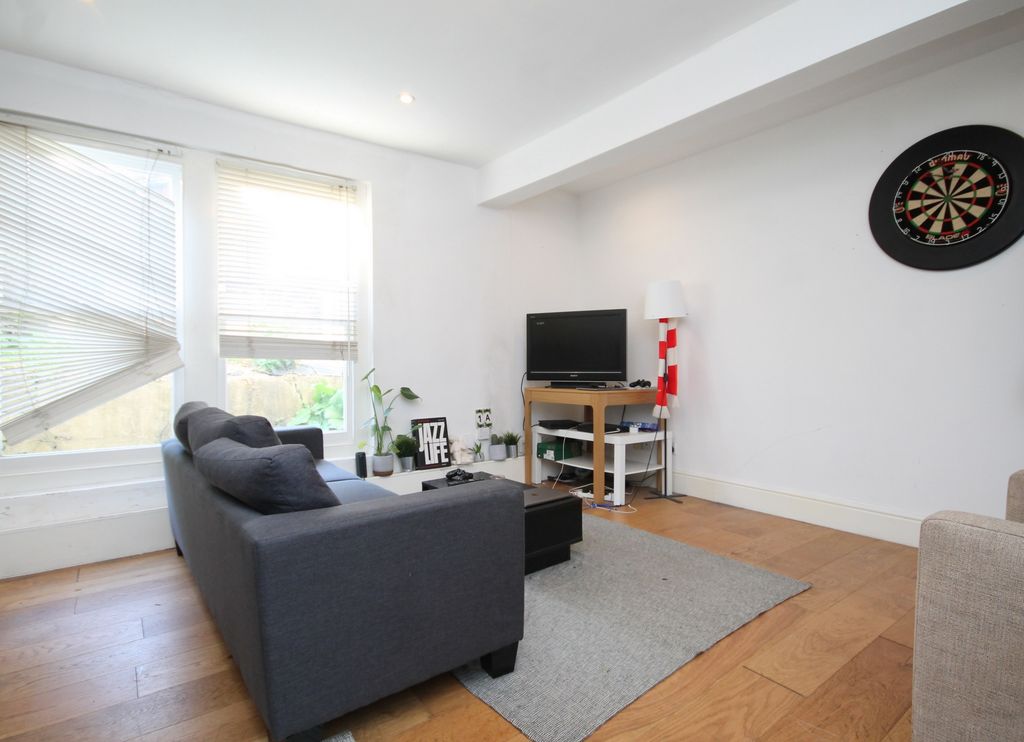 Property photo 2 of 5 Reception