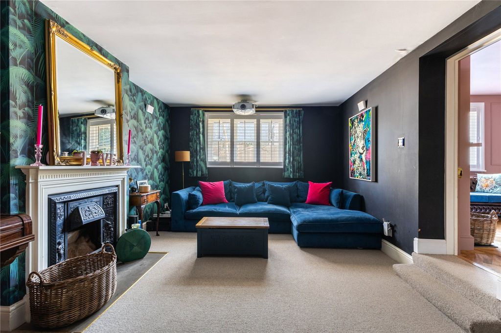 Property photo 3 of 19 Sitting Room