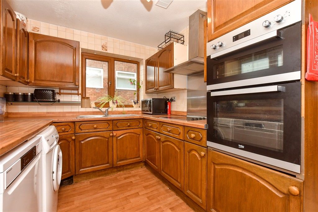 Property photo 3 of 9 Kitchen