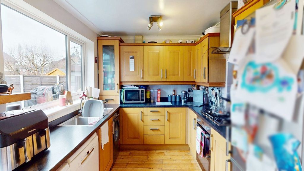 Property photo 3 of 12 Kitchen