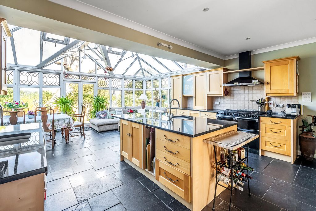 Property photo 2 of 16 Image