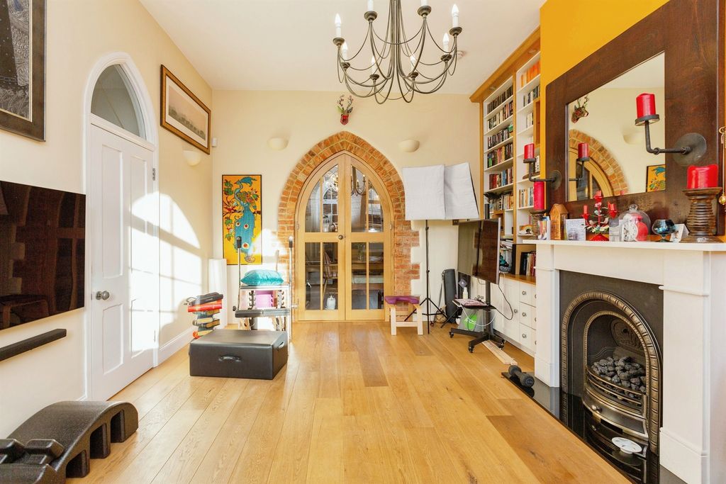 Property photo 3 of 19