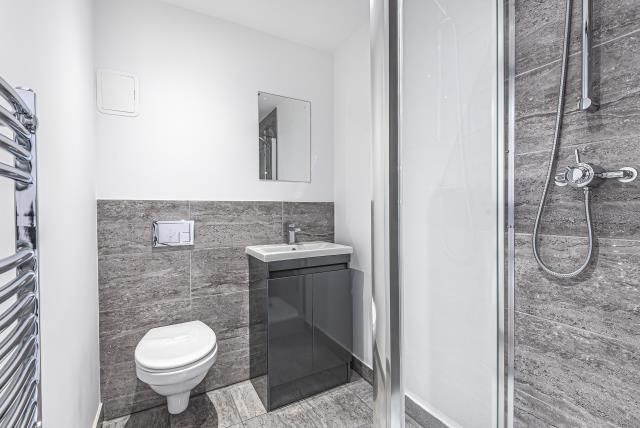 Property photo 2 of 9 Bathroom