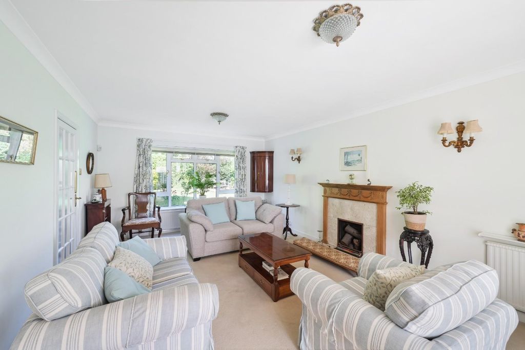 Property photo 2 of 27 Meadway (12).Jpg