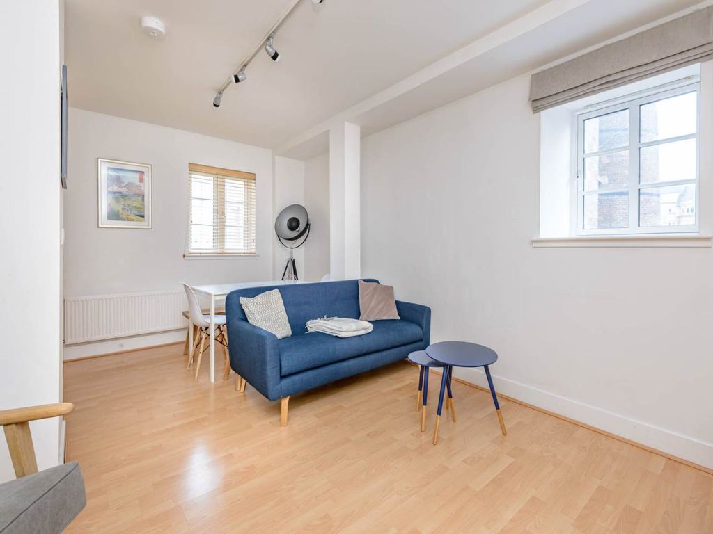 Property photo 3 of 12 72112_24-4-Easterdalrywynd-004