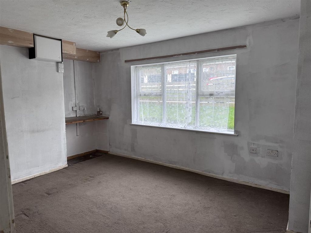 Property photo 3 of 8 Sitting Room