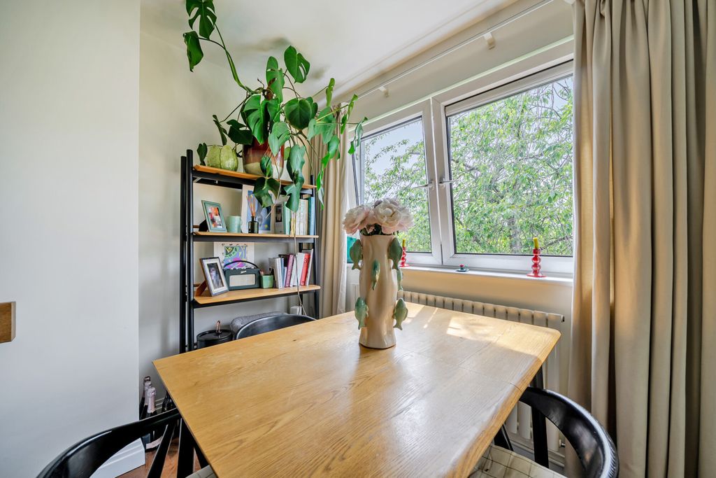 Property photo 2 of 19 1477929-5-6A300Df...