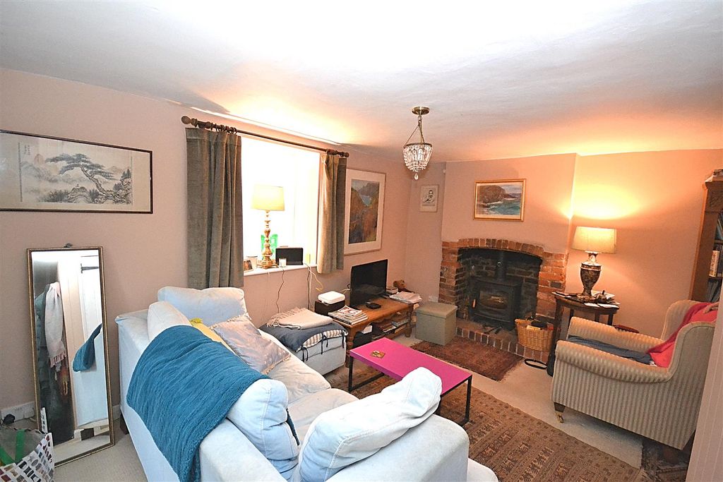 Property photo 2 of 16 30 (1).Png