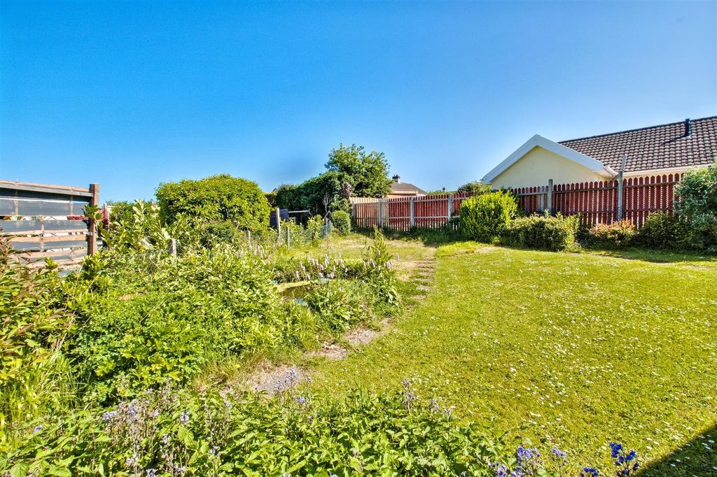 Property photo 2 of 42 Garden