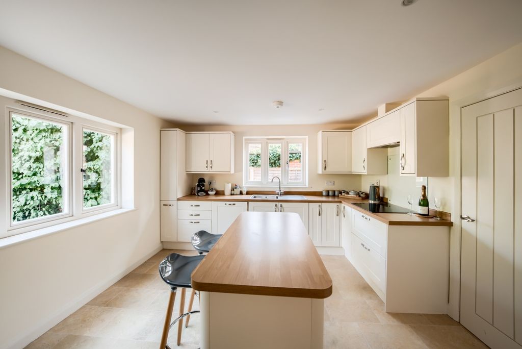 Property photo 2 of 20 Xh2A5686-Hdr(3)