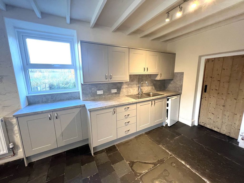 Property photo 3 of 13 Kitchen 2
