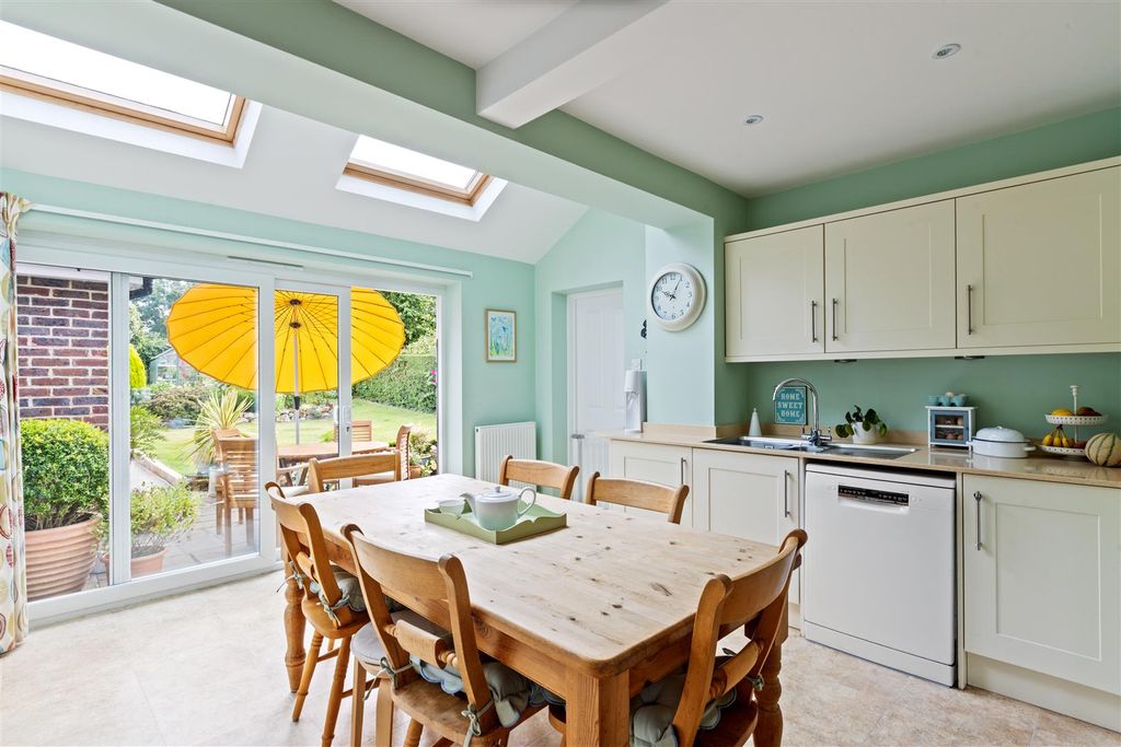 Property photo 3 of 33