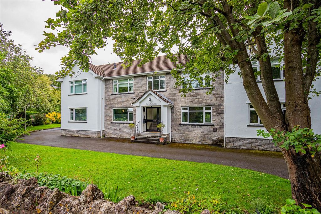 Property photo 1 of 16 Castle Hill Court 6 (15 Of 16).Jpg