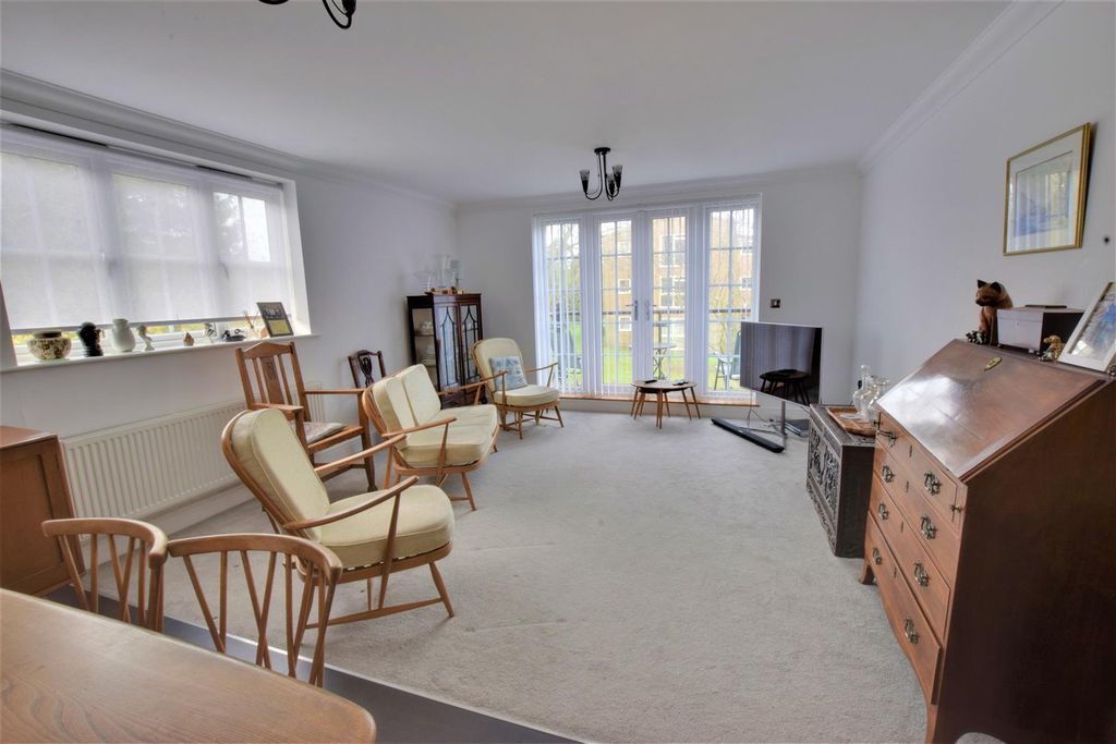 Property photo 2 of 11