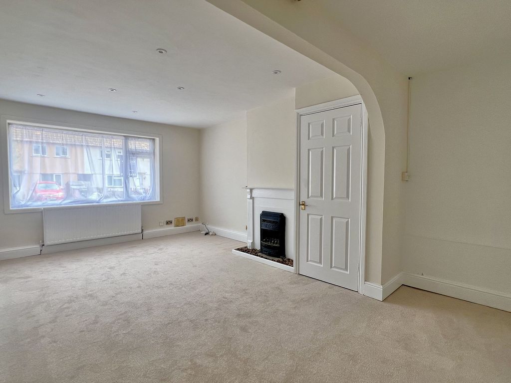 Property photo 2 of 14 Living Room