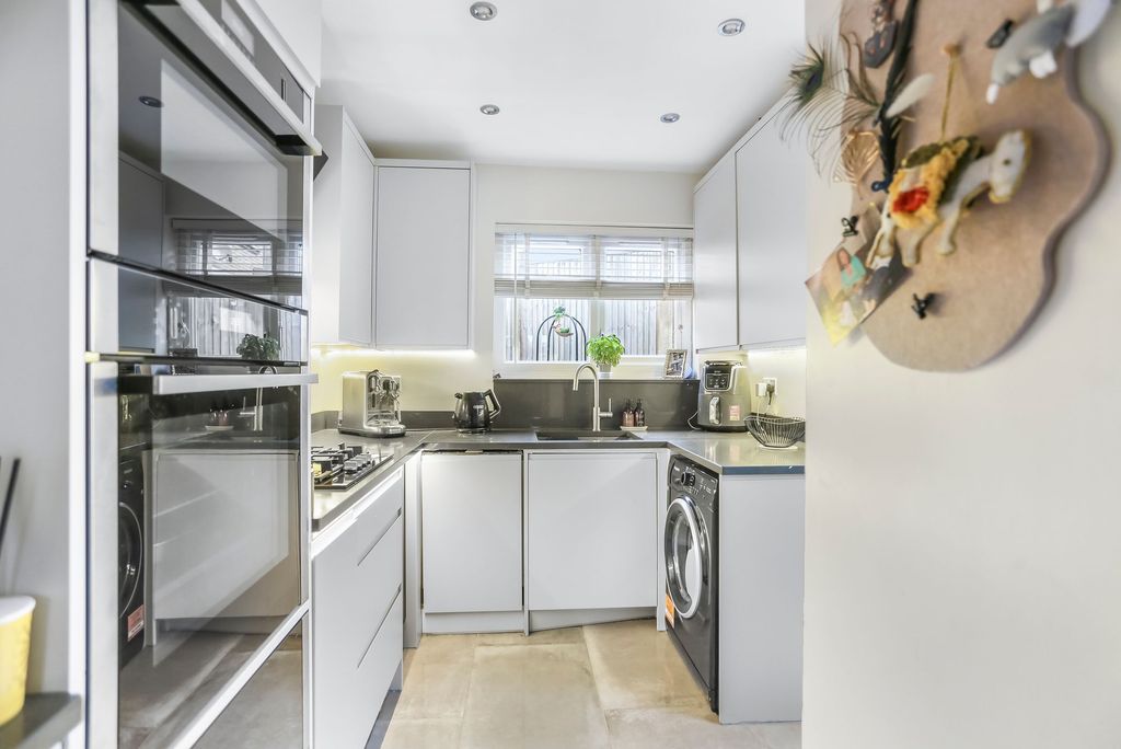 Property photo 3 of 23