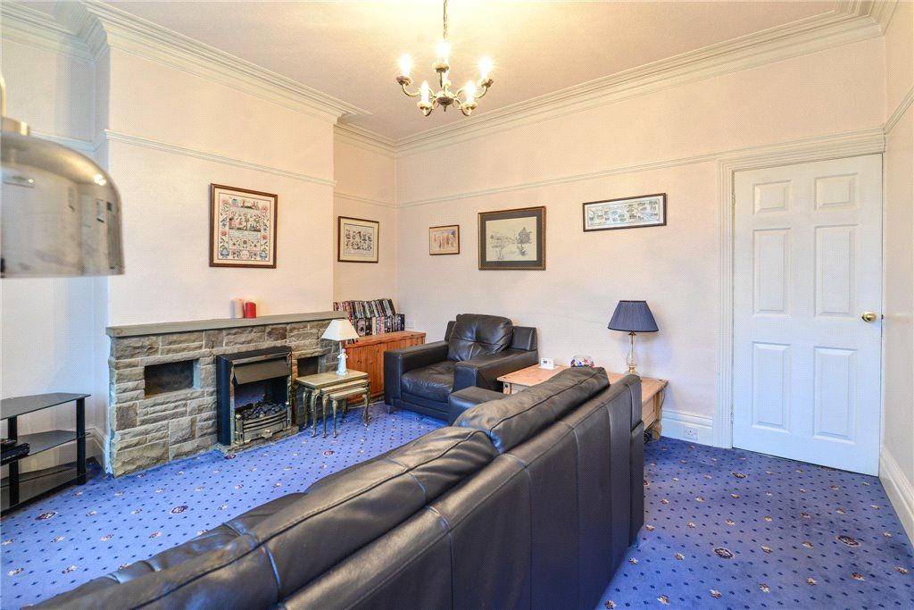 Property photo 3 of 20 Lounge