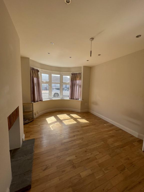 Property photo 3 of 12 Gallery