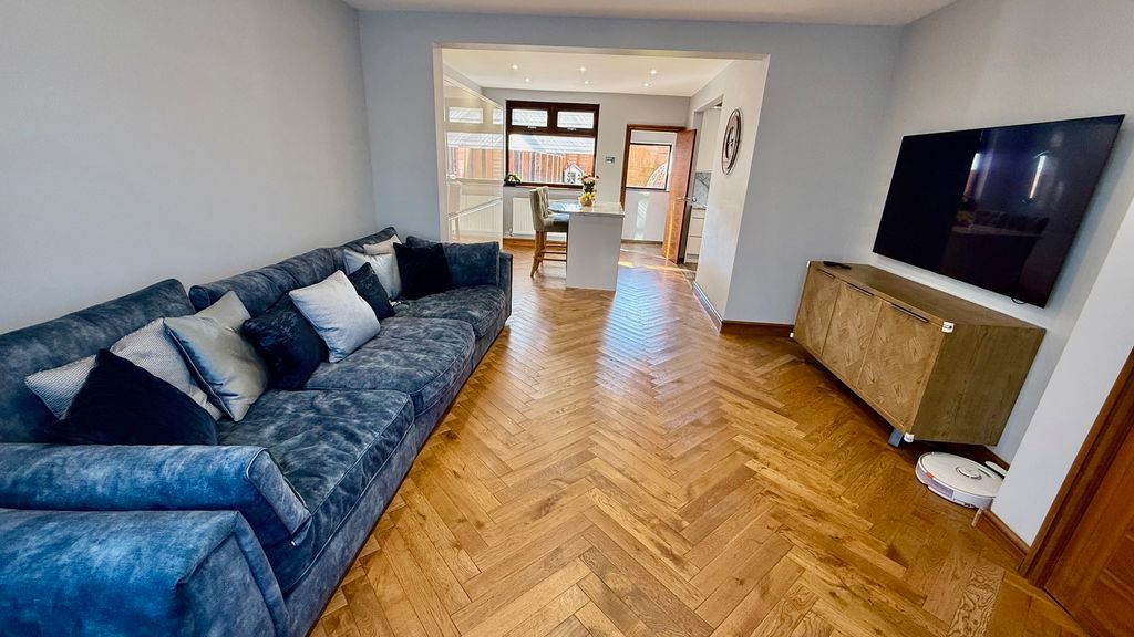 Property photo 3 of 18 Photo 1