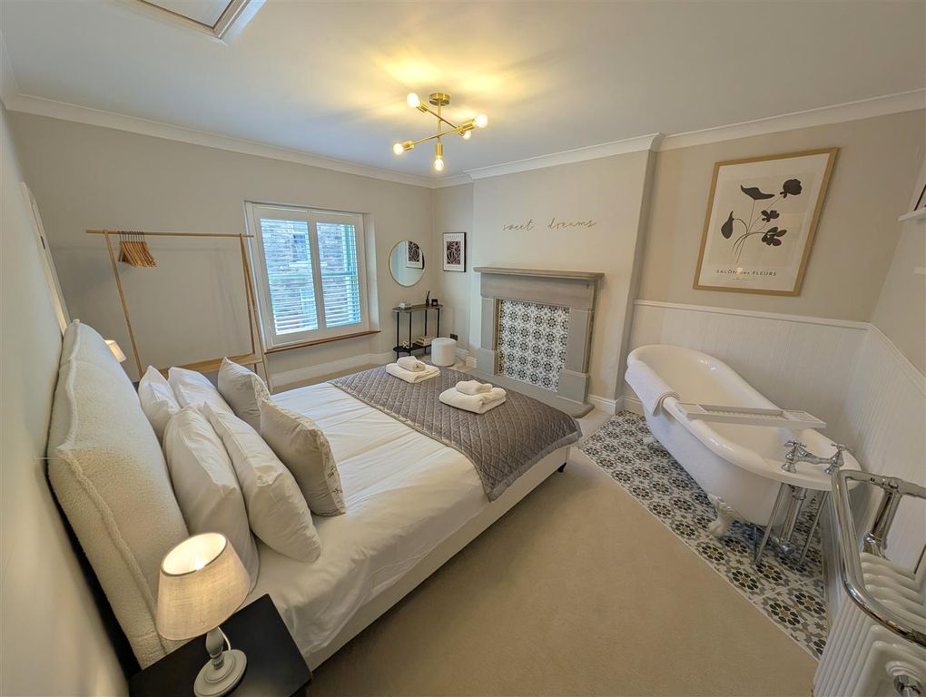 Property photo 1 of 21 Bedroom One
