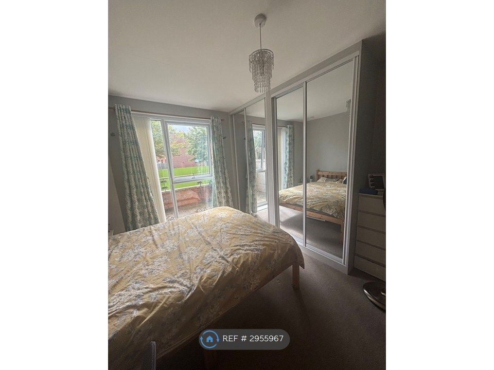 Property photo 3 of 7 En-Suite Bedroom
