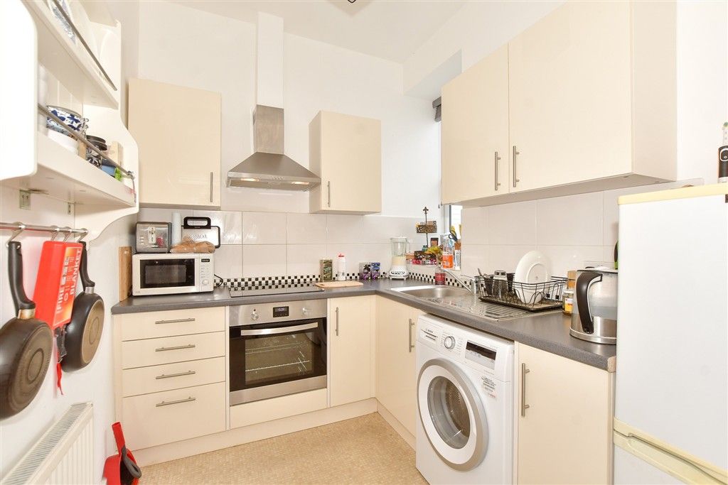 Property photo 3 of 8 Kitchen